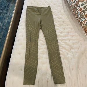 Lululemon green full length length. Size 6